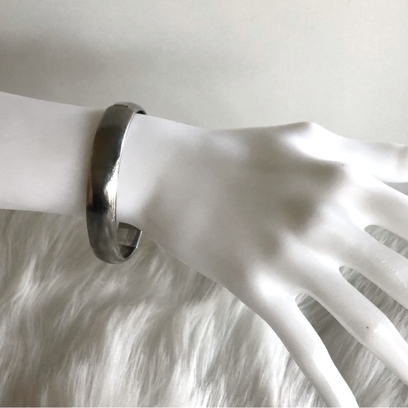 EDFORCE Silver Stainless Steel Hinged Bangle - Picture 1 of 11